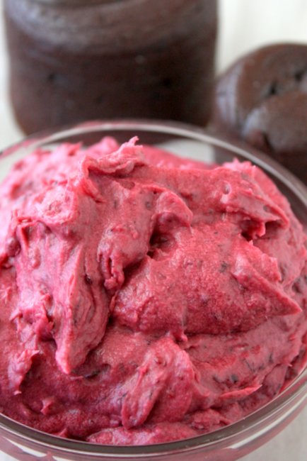 berry buttercream frosting