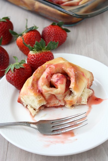 strawberry sweet rolls