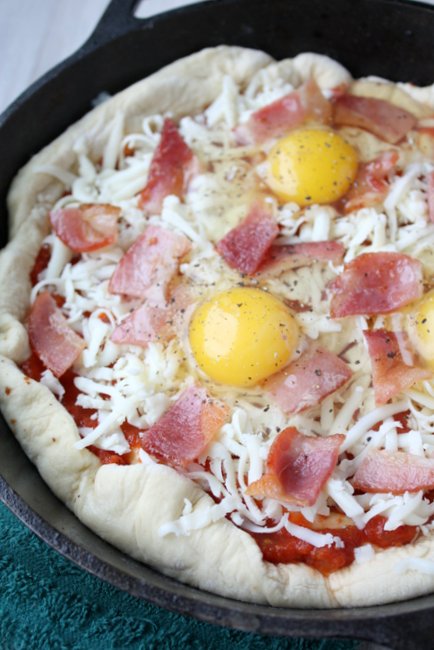 skillet breakfast pizza