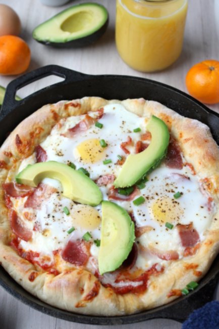 skillet breakfast pizza