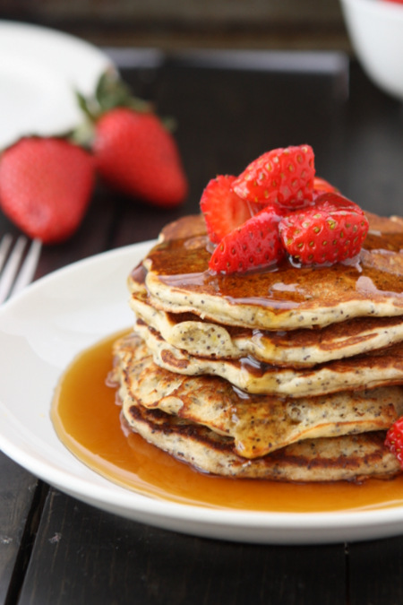 Lemon Poppyseed Pancakes | thekitchenpaper.com