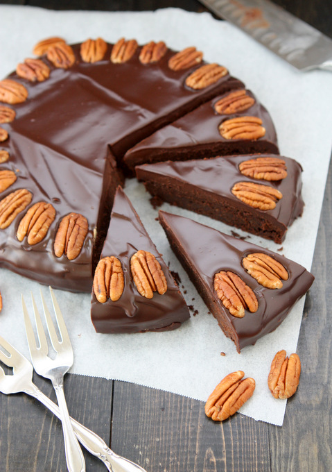 Chocolate Pecan Torte (Gluten-Free) | thekitchenpaper.com