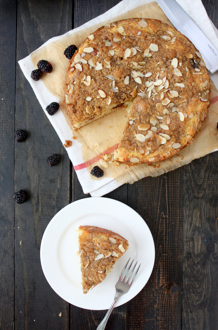 Blackberry Almond Coffee Cake | thekitchenpaper.com