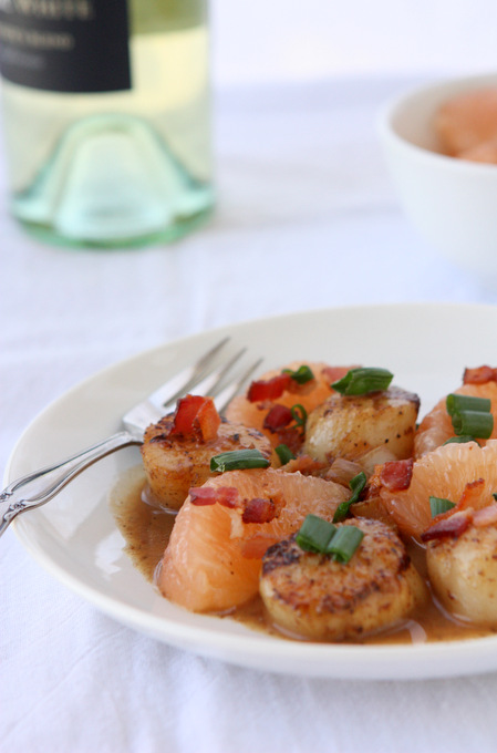 Grapefruit Bacon Scallops | thekitchenpaper.com