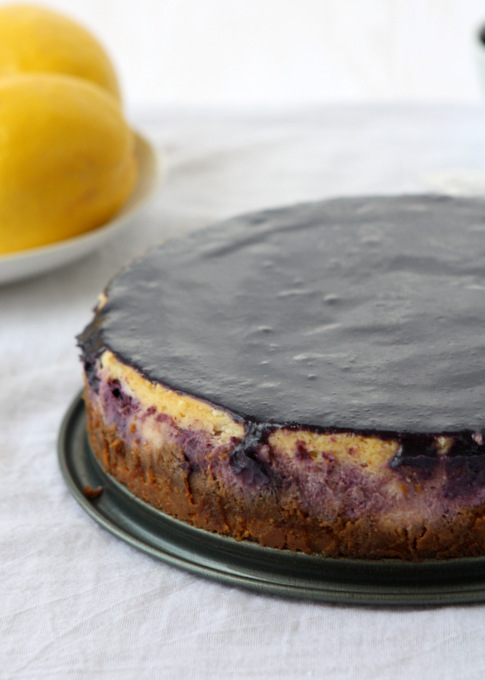 Lemon Blueberry Cheesecake with Blueberry Curd | thekitchenpaper.com