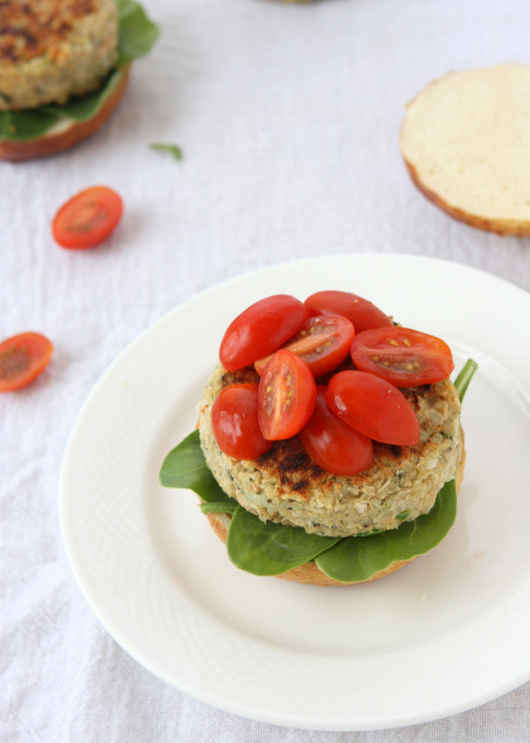 White Bean Quinoa Veggie Burgers | thekitchenpaper.com