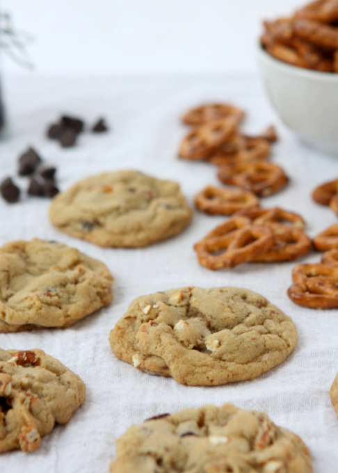 Chocolate Chip Pretzel Cookies | thekitchenpaper.com