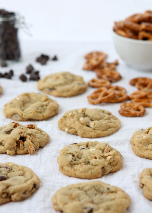 Chocolate Chip Pretzel Cookies | thekitchenpaper.com