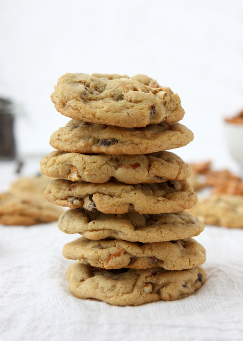 Chocolate Chip Pretzel Cookies | thekitchenpaper.com