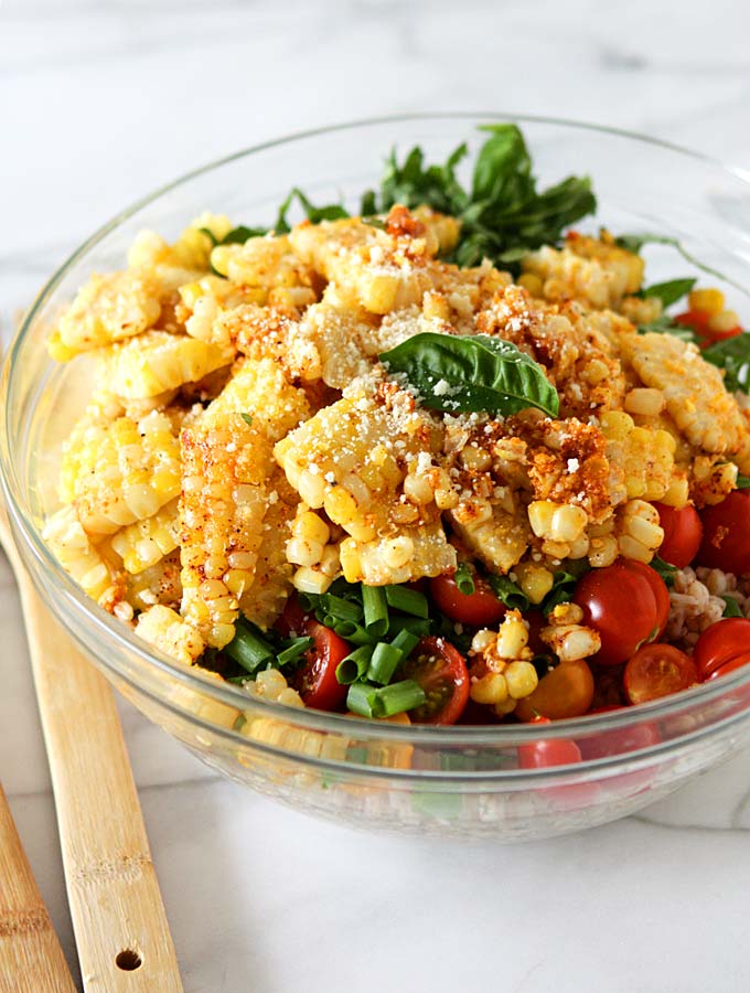 Elote Farro Tomato Salad {Mexican Street Corn Salad} | thekitchenpaper.com