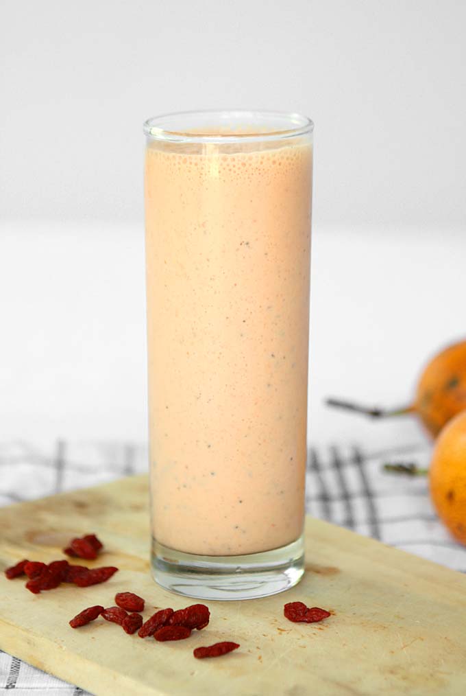 Goji Berry Passionfruit Smoothie | thekitchenpaper.com