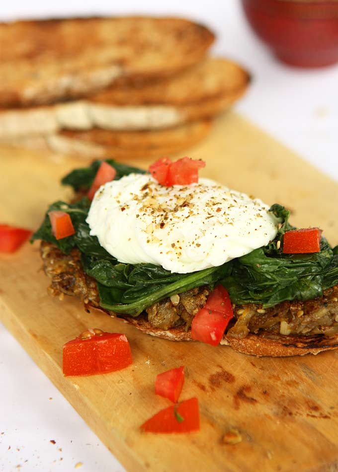 Dukkah Potato & Spinach Toast with Poached Eggs | thekitchenpaper.com