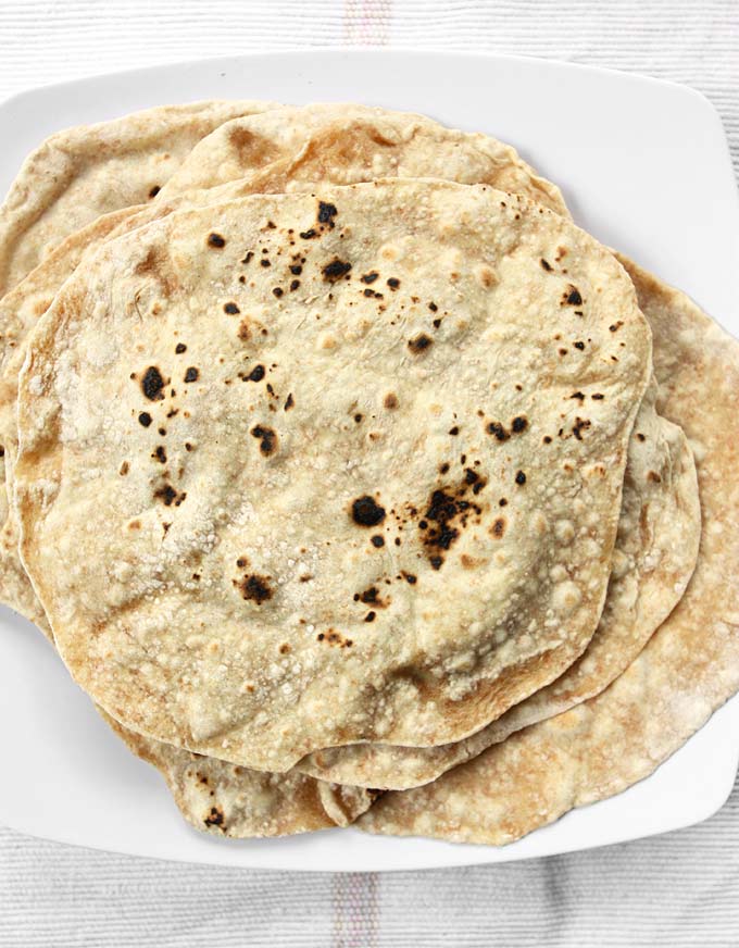 Spelt Phulka (Whole Wheat Indian Flat Bread) | thekitchenpaper.com