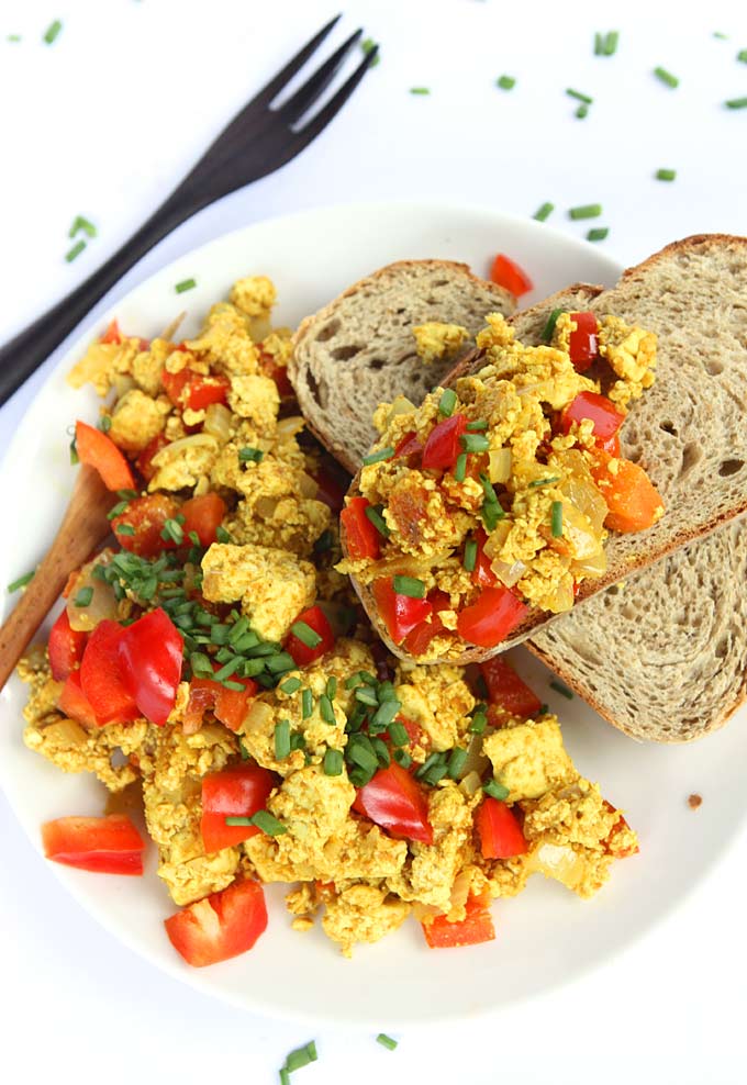 Curry Tofu Breakfast Scramble | thekitchenpaper.com