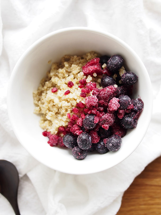 2-Minute Berry Breakfast Quinoa | thekitchenpaper.com