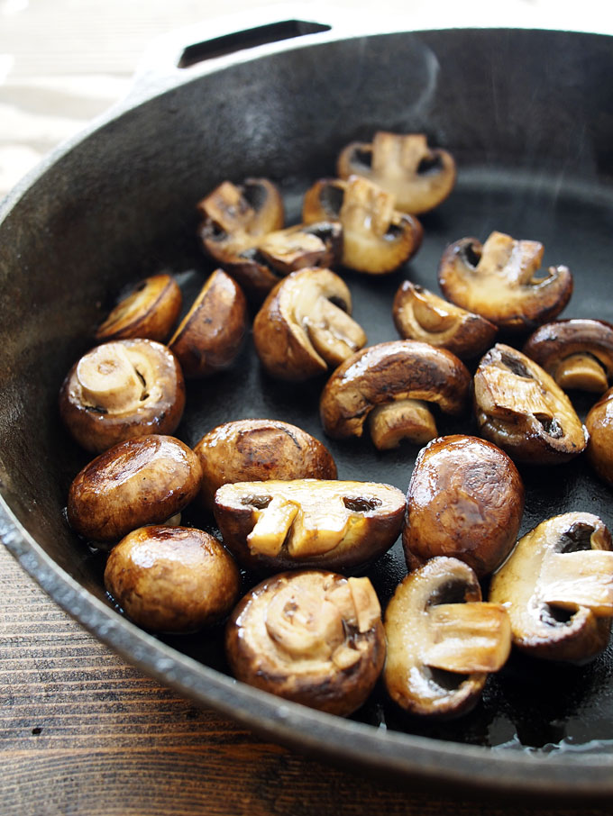 Herbed Mushrooms on Polenta with White Cheddar Recipe | thekitchenpaper.com