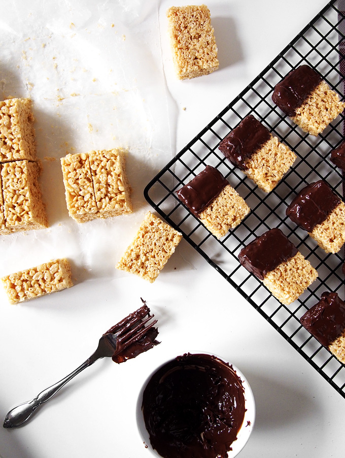 Chocolate-Dipped Sriracha Rice Krispie Treats | the kitchen paper