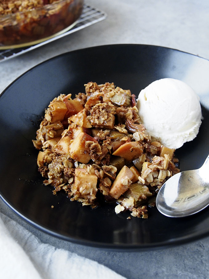 Apple Rhubarb Crisp | thekitchenpaper.com