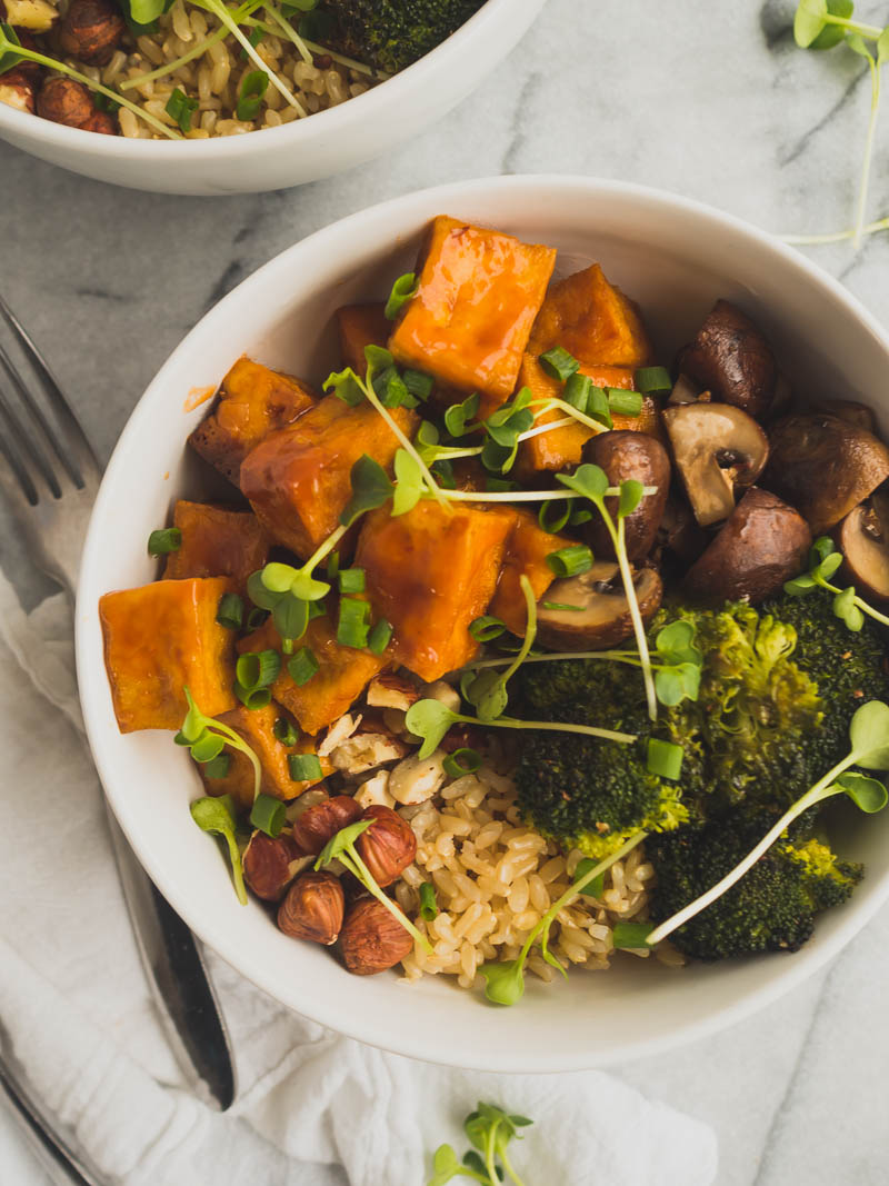 Vegan Red Pepper Tofu Bowl | The Kitchen Paper