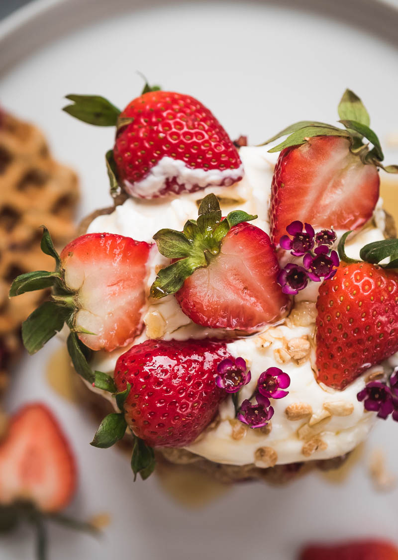 Vegan Strawberry Oat Waffles | The Kitchen Paper