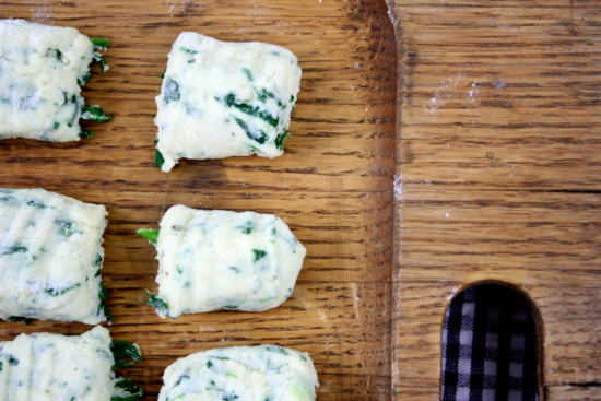 spinach ricotta gnocchi with brown butter sauce | the kitchen paper