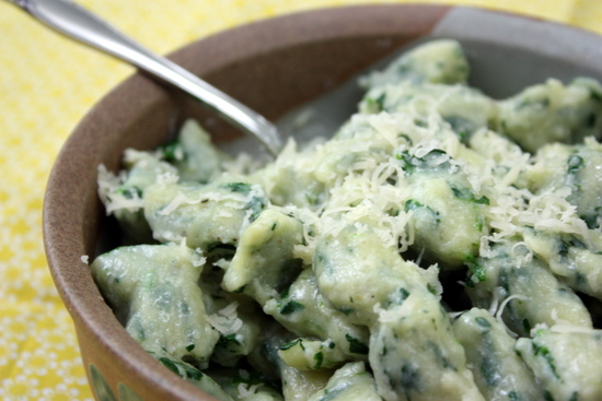 spinach ricotta gnocchi with brown butter sauce | the kitchen paper