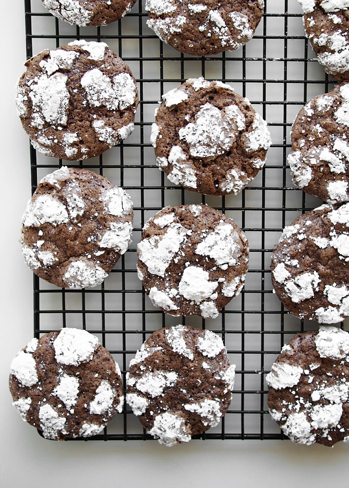 Chocolate Crackle Cookies | thekitchenpaper.com