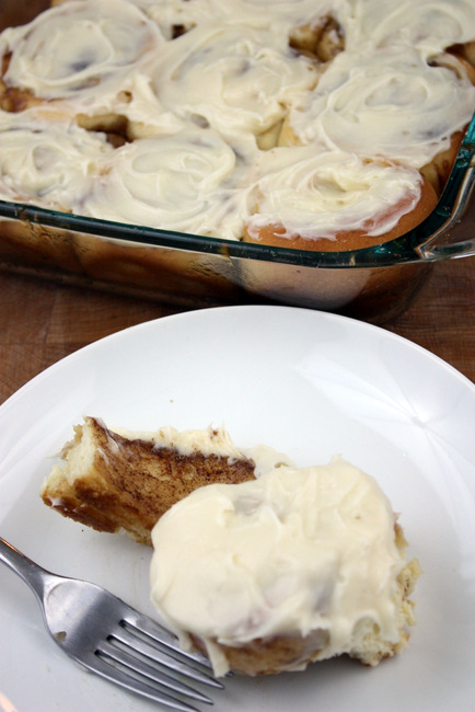 cinnamon rolls with cream cheese frosting
