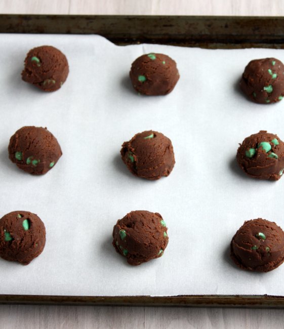 chocolate mint chip cookies