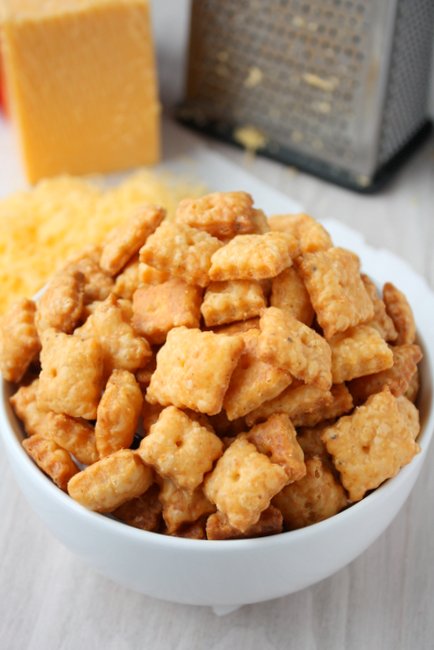 spiced cheese crackers