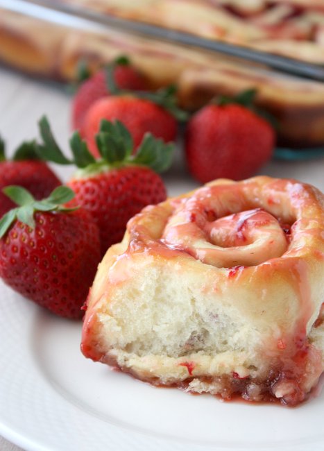 strawberry sweet rolls