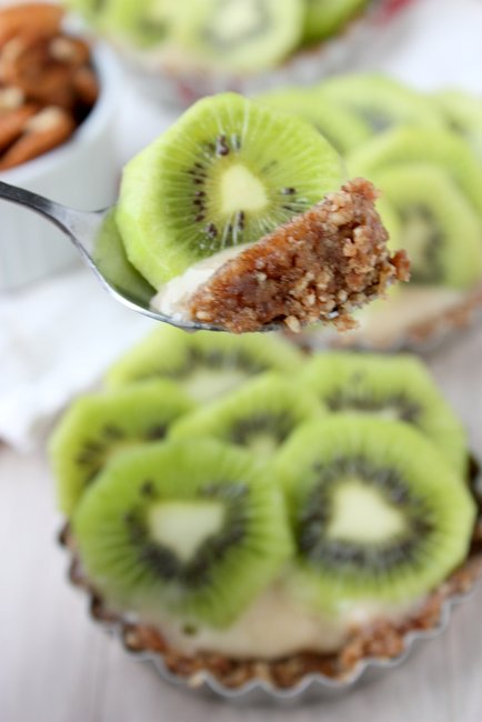 raw kiwi banana tarts