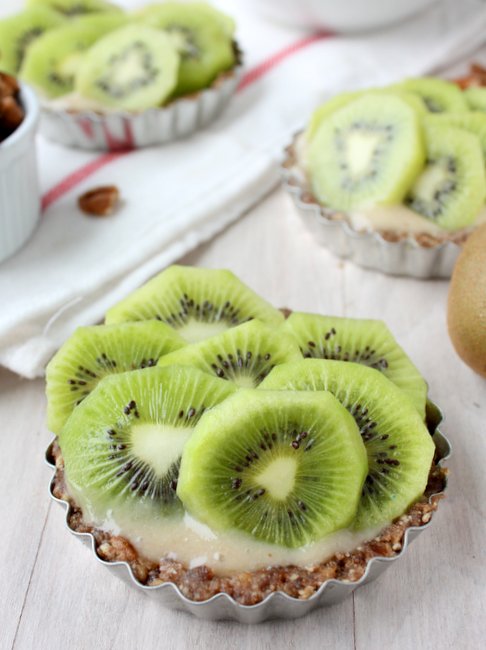 raw kiwi banana tarts