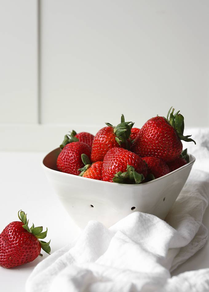 Strawberry Swirl Pound Cake | thekitchenpaper.com