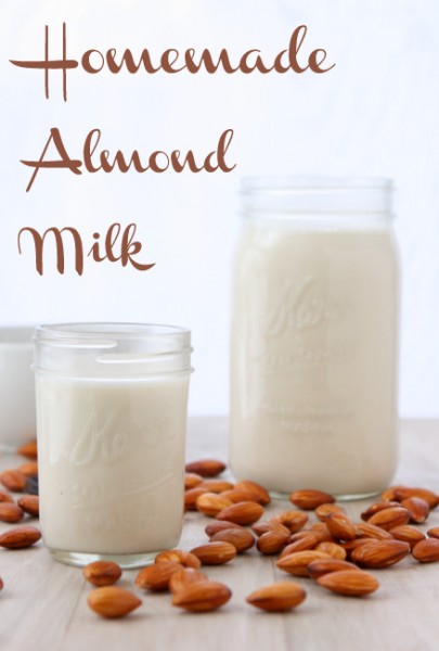 Homemade Almond Milk | thekitchenpaper.com