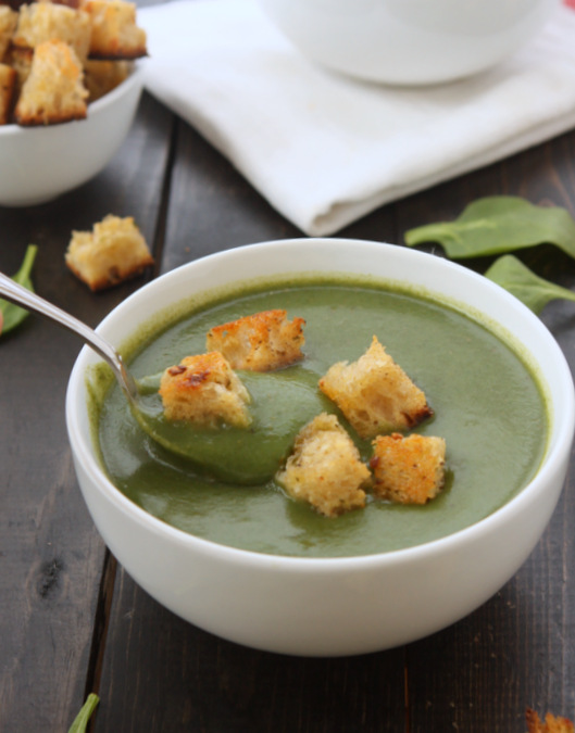 Spinach Soup with Rosemary Garlic Croutons | thekitchenpaper.com