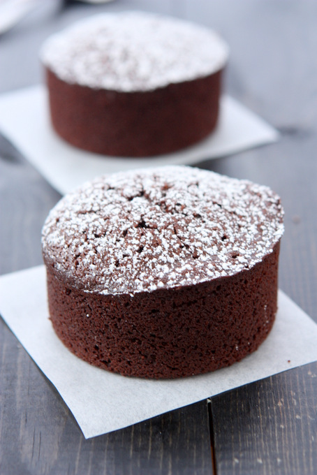 Chocolate Almond Flour Cakes for Two | thekitchenpaper.com