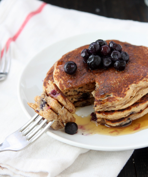 Whole Wheat Blueberry Pancakes | thekitchenpaper.com