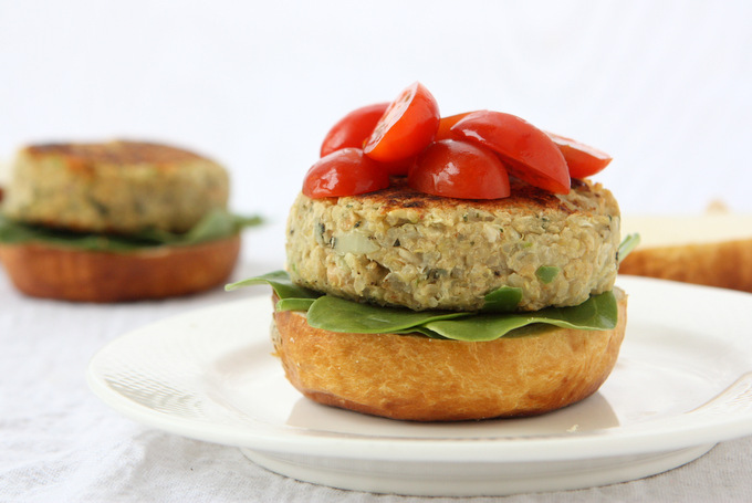 White Bean Quinoa Veggie Burgers | thekitchenpaper.com