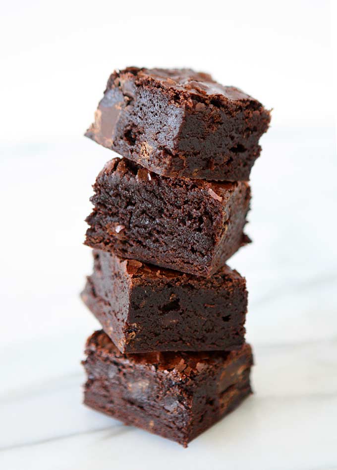 Dark Chocolate Chunk Brownies | thekitchenpaper.com
