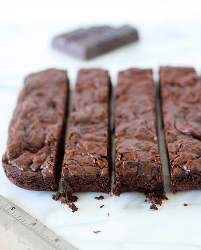 Dark Chocolate Chunk Brownies | thekitchenpaper.com