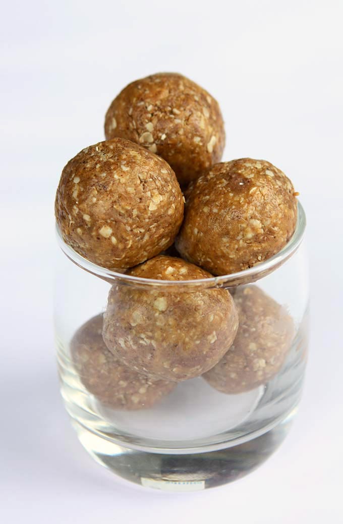 Cinnamon Peanut Butter Maca Power Balls | thekitchenpaper.com