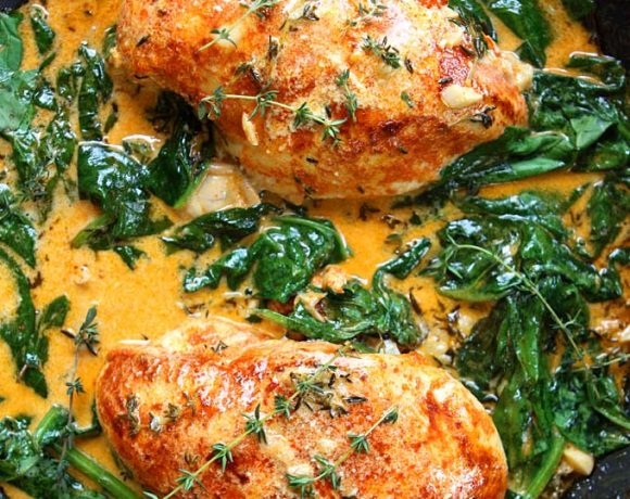 Paprika Chicken & Spinach with White Wine Butter Thyme Sauce | thekitchenpaper.com