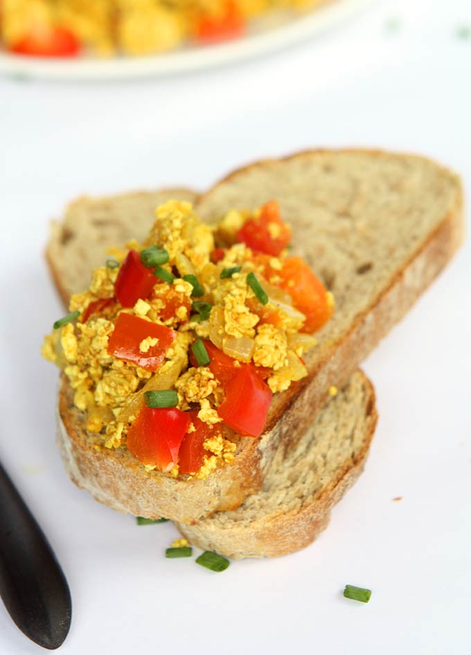 Curry Tofu Breakfast Scramble | thekitchenpaper.com