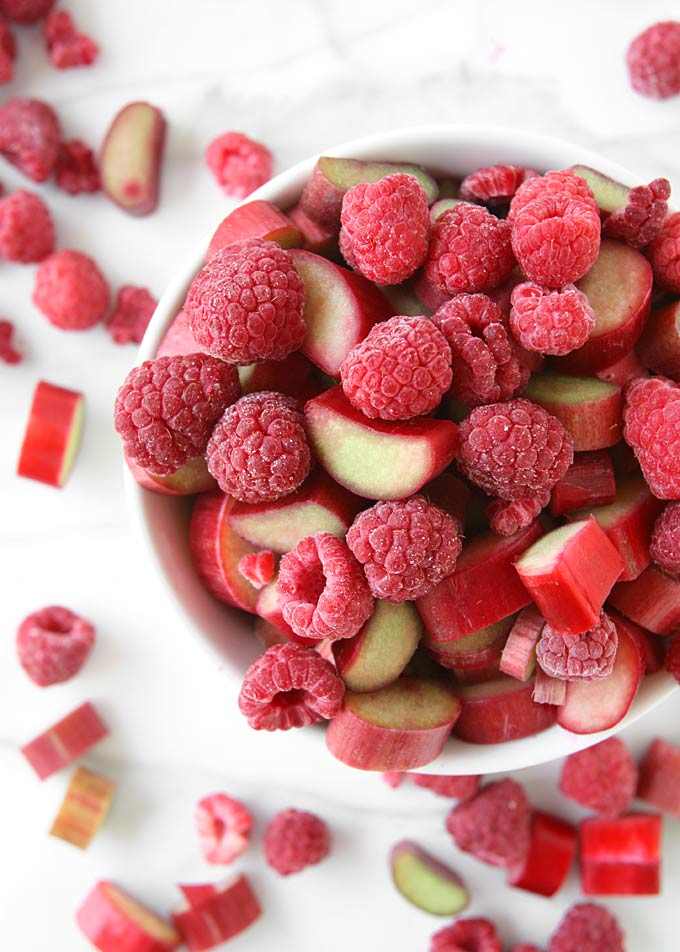 Raspberry Rhubarb Crisp | thekitchenpaper.co
