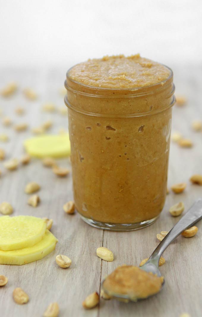 Spicy Ginger Peanut Butter Soup | thekitchenpaper.com