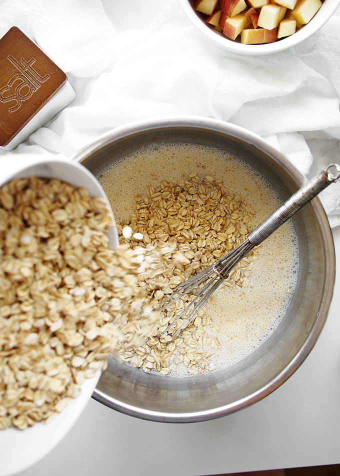 Apple Peanut Butter Baked Oatmeal | thekitchenpaper.com