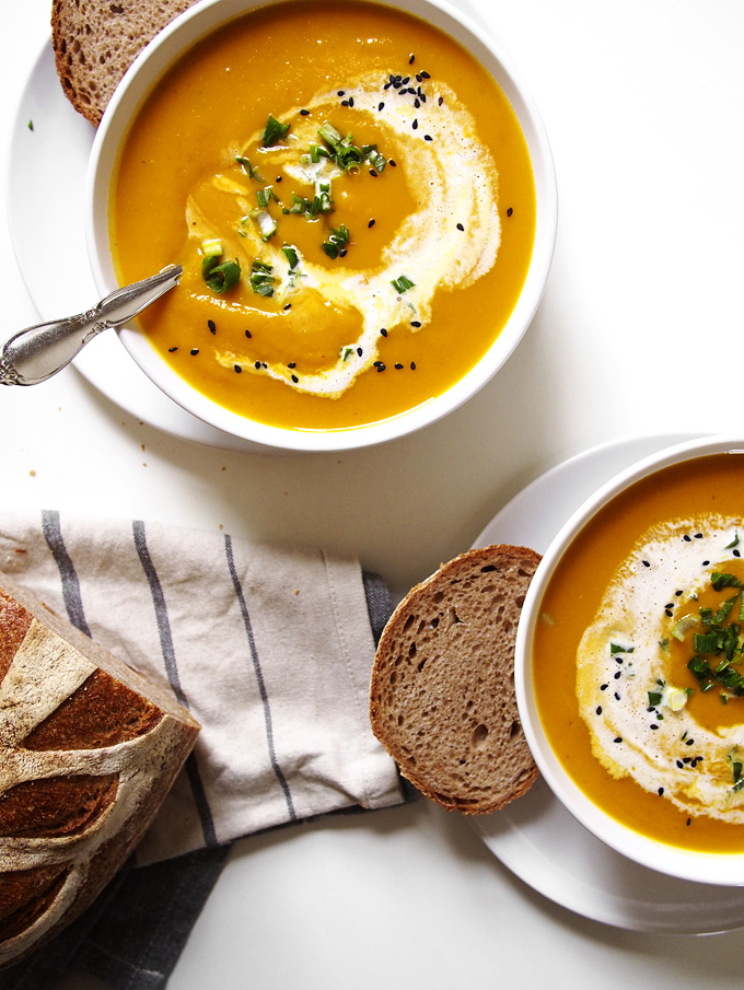 Green Curry Kabocha Squash Soup with Black Sesame | the kitchen paper