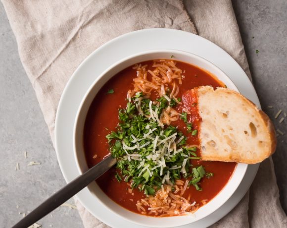 Roasted Chili Tomato Soup | thekitchenpaper.com