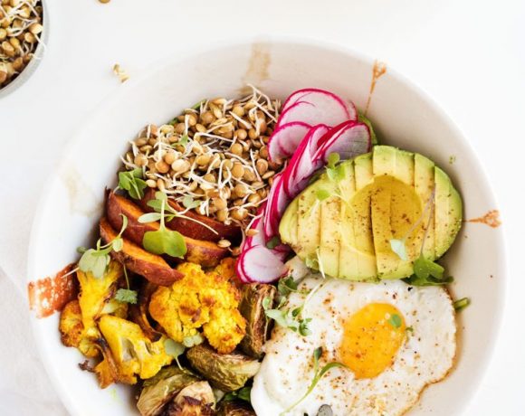 Sprouted Lentil Breakfast Bowl | thekitchenpaper.com